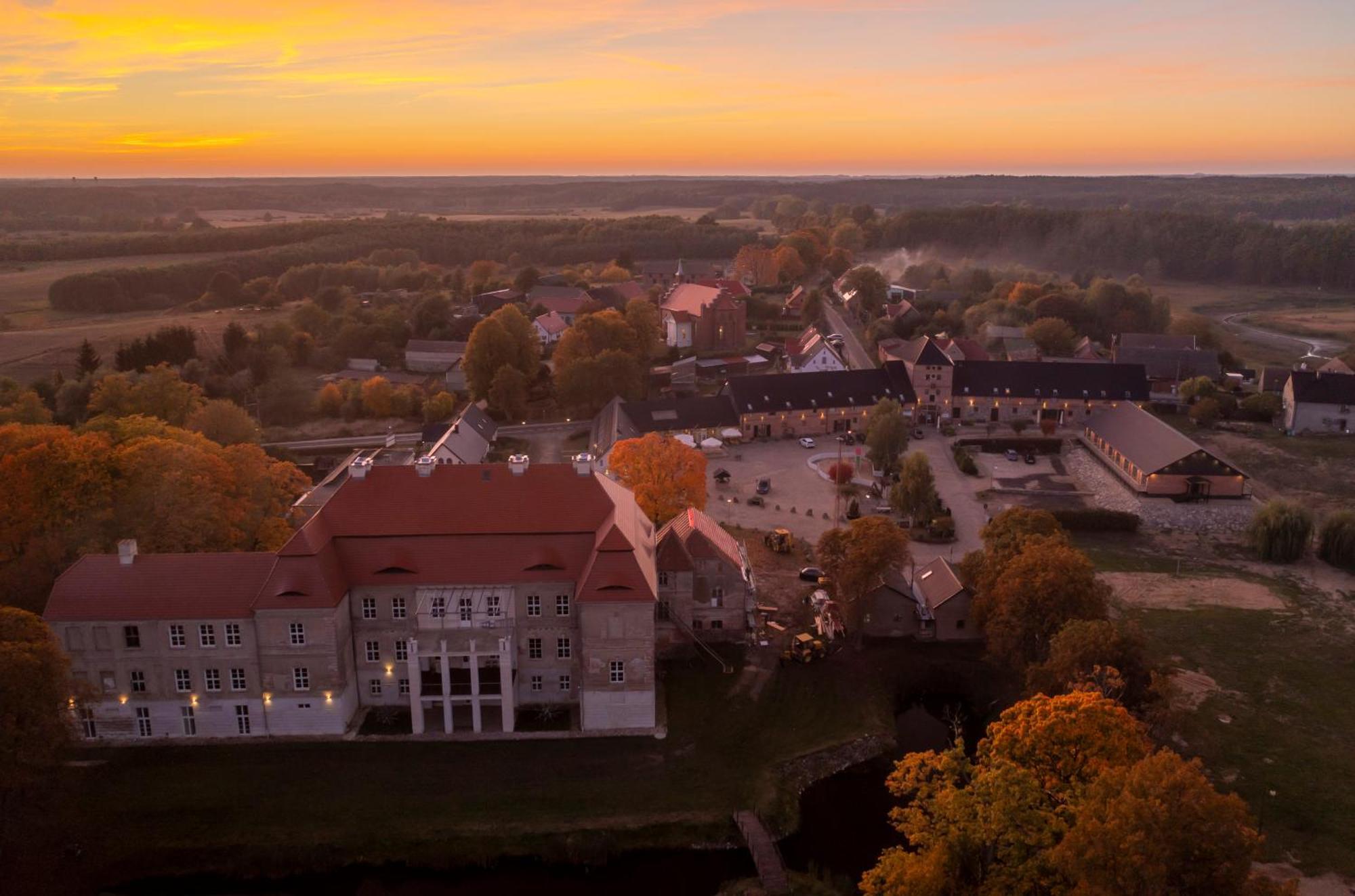 Palac Siemczyno Exterior photo