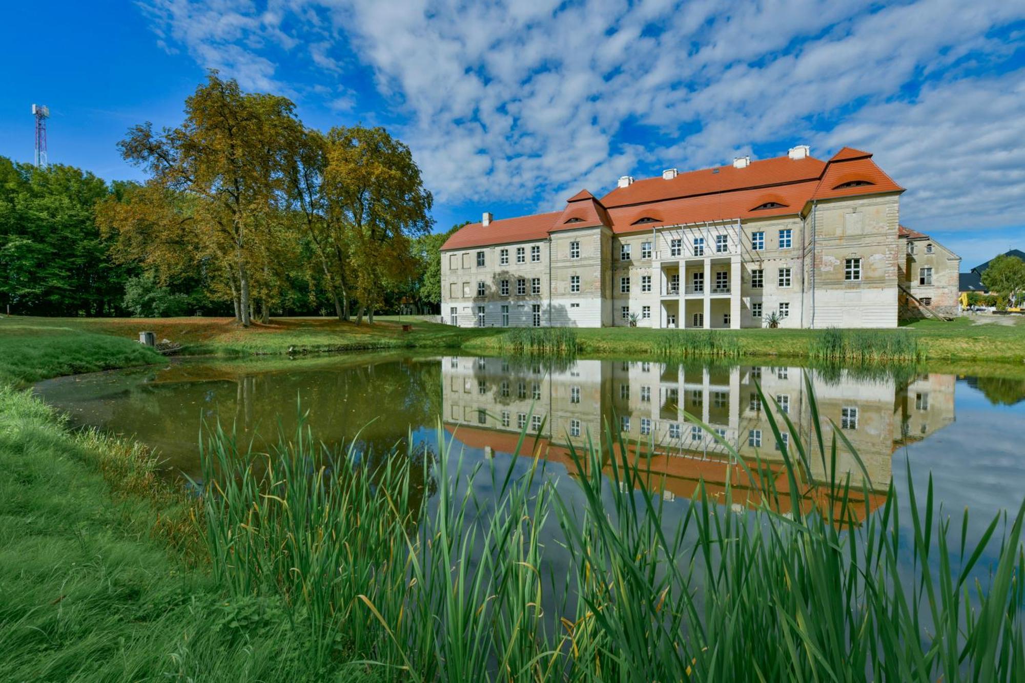 Palac Siemczyno Exterior photo